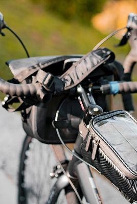 _bicycle-bag-with-transparent-zip-section-for-phone-mounted-on-the-bike-s-frame-road-transport-transportation-commuting.jpg